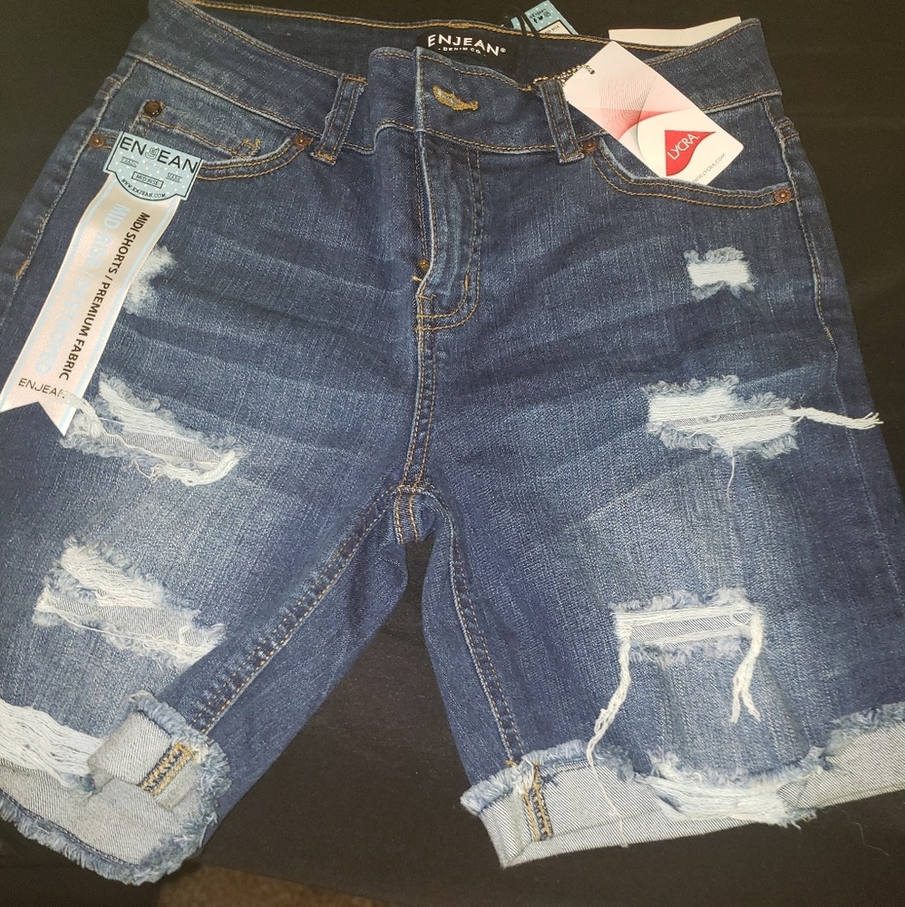 En Jean Dark Rinse Mid Rise Short - Picture 4 of 7